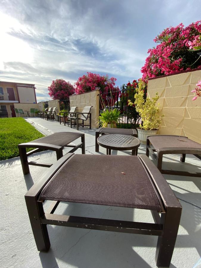 7 - Near Six Flags, - Napa Valley Motel